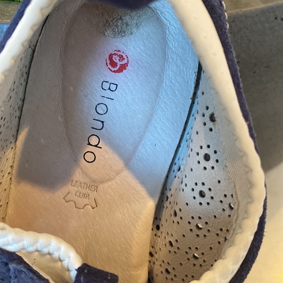 Blondo Slip On Flats - Picture 2 of 3